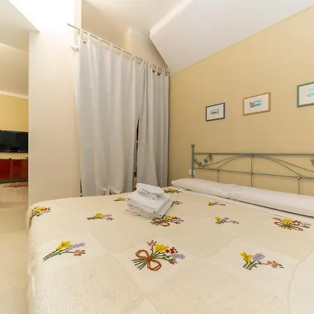 Daire Sant'agostino's La Spezia